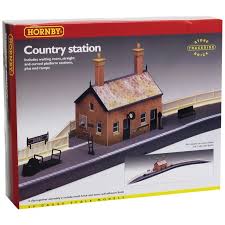 Country Station - 00 Gauge Hornby R8000