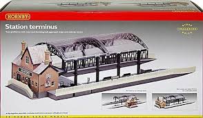 Station Terminus - 00 Gauge Hornby R8009