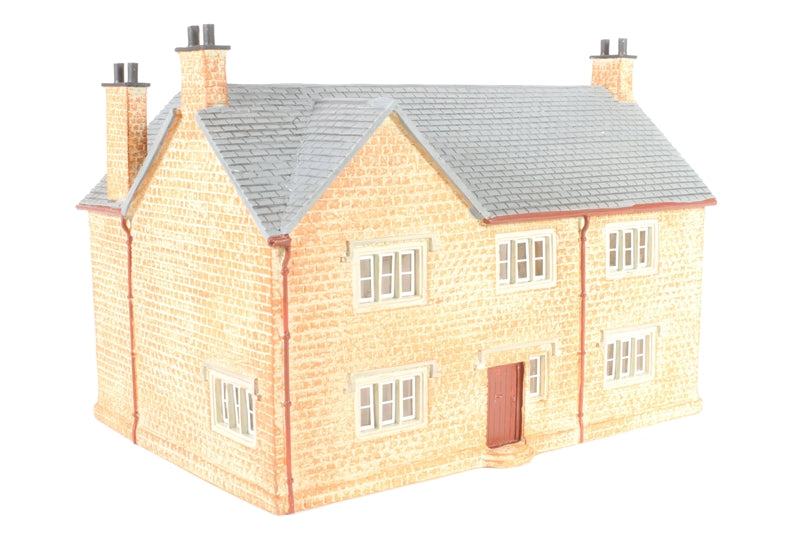 Country Farm House - 00 Gauge Hornby R9848