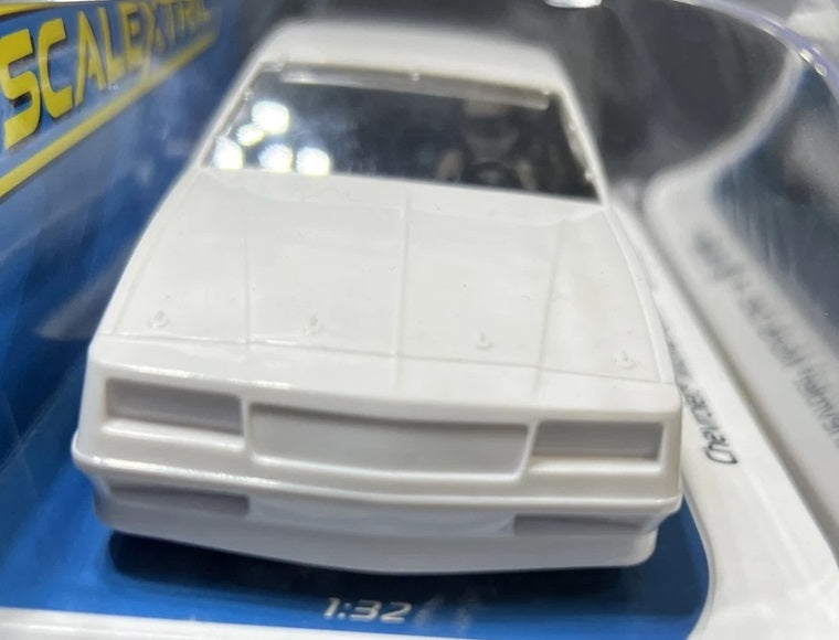 Chevrolet Monte Carlo 1986 White 1/32 Scalextric SCAC4072