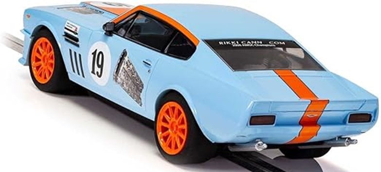 Aston Martin V8 Gulf Edition Rikki Cann 1/32 Scale Scalextric SCAC4209