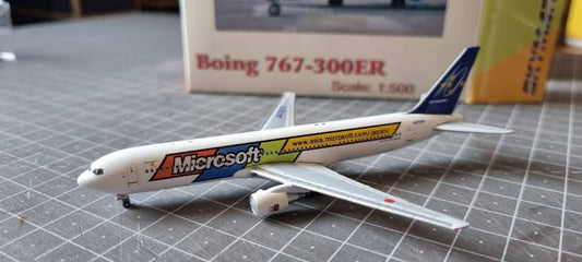 Boeing 767-300 Skymark Airlines - 1/500 Scale Sky 500 SKYJA767B