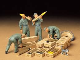 German Tank Ammo-loading Crew - 1/35 Scale Tamiya 35188
