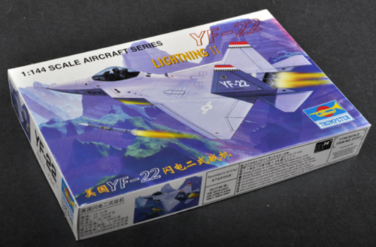 Lockheed YF-22 Lighthing II 1/144 Scale Trumpeter 01331