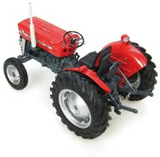 Massey Ferguson 135 - 1/32 Scale Universal Hobbies 22785