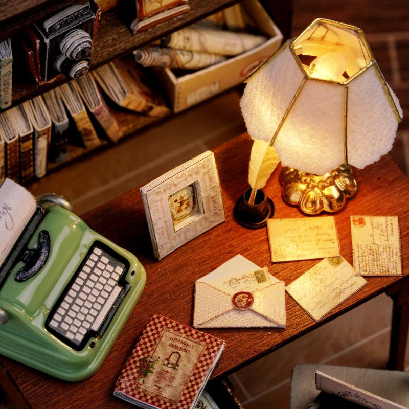 Elegant Studio Cute Room Dollhouse CRQT-031