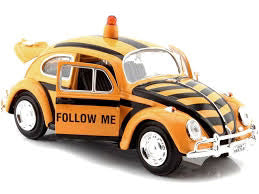 VW Beetle - Airport Follow Me Service Car Orange 1966 - 1/24 Scale - MotorMax - MOT79590