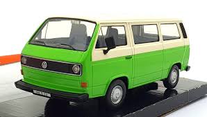 Volkswagen T2 (T3) Green - 1/24 Scale - MotorMax - MOT79376G