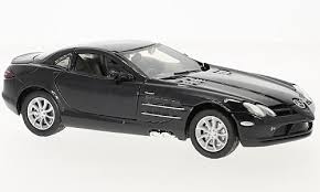 Mercedes-Benz SLR McLaren Black - 1/24 Scale - MotorMax - MOT73306 BLACK