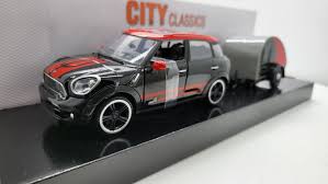 Mini Cooper S Countryman with Caravan Black - 1/24 Scale - MotorMax - MOT79762