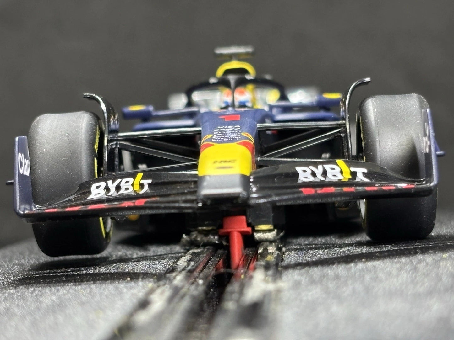 DIGITAL Red Bull F1 RB20 "M.Verstappen #1" 1/32 Scale Carrera Car32046