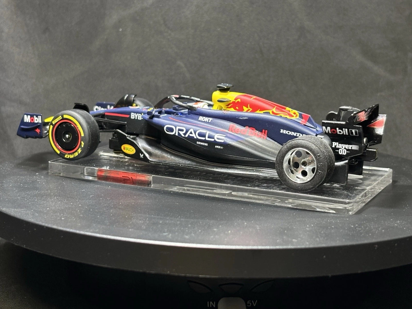 DIGITAL Red Bull F1 RB20 "M.Verstappen #1" 1/32 Scale Carrera Car32046