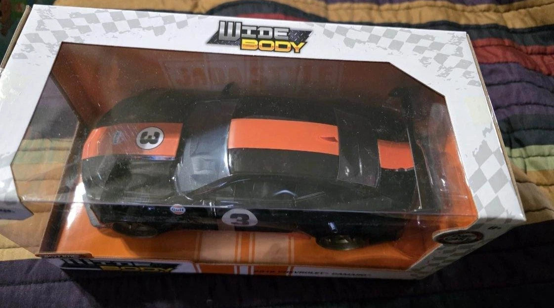 Chevrolet Camaro Widebody BLK and Orange Gulf BTM 2016 - 1/24 Scale - Jada - JAD36344