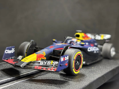 DIGITAL Red Bull F1 RB20 "M.Verstappen #1" 1/32 Scale Carrera Car32046