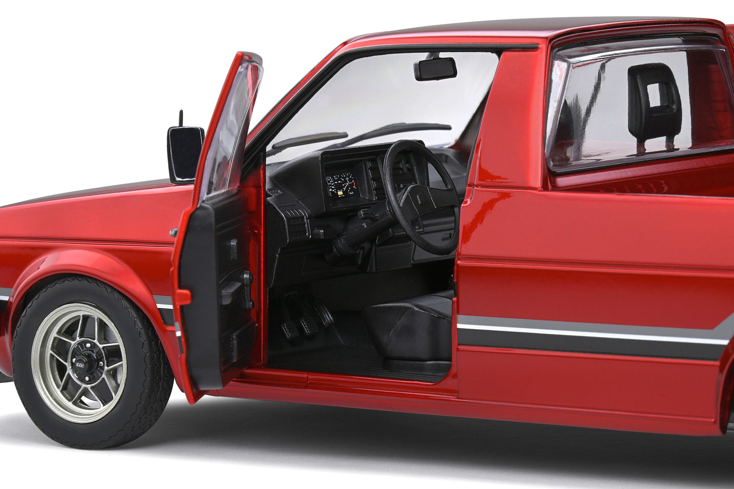 Volkswagen Caddy Mk.1 – Red Custom 1982 1/18 Solido S1803508