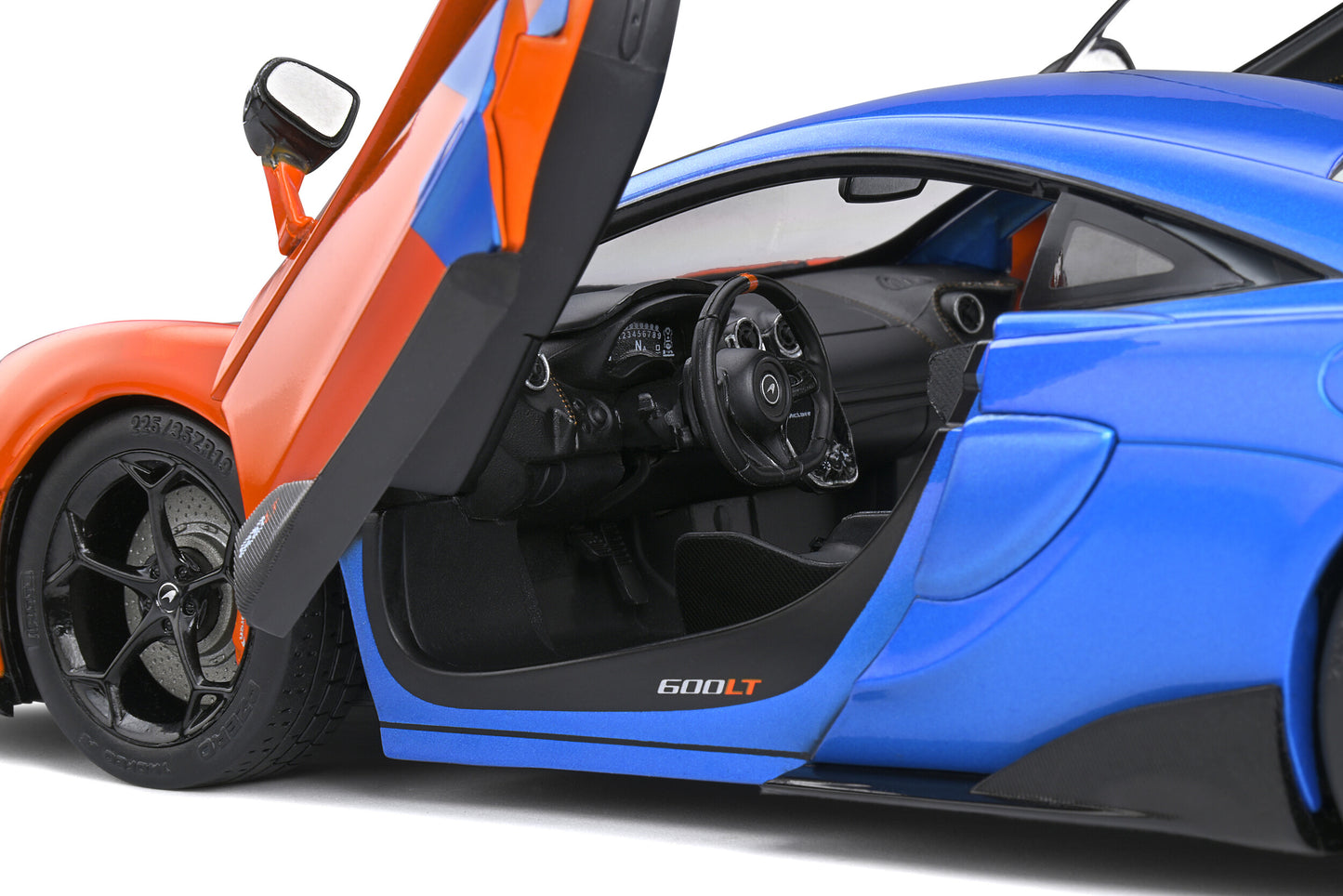 McLaren 600LT – F1 Team Tribute Livery – 2019 1/18 Solido S1804503