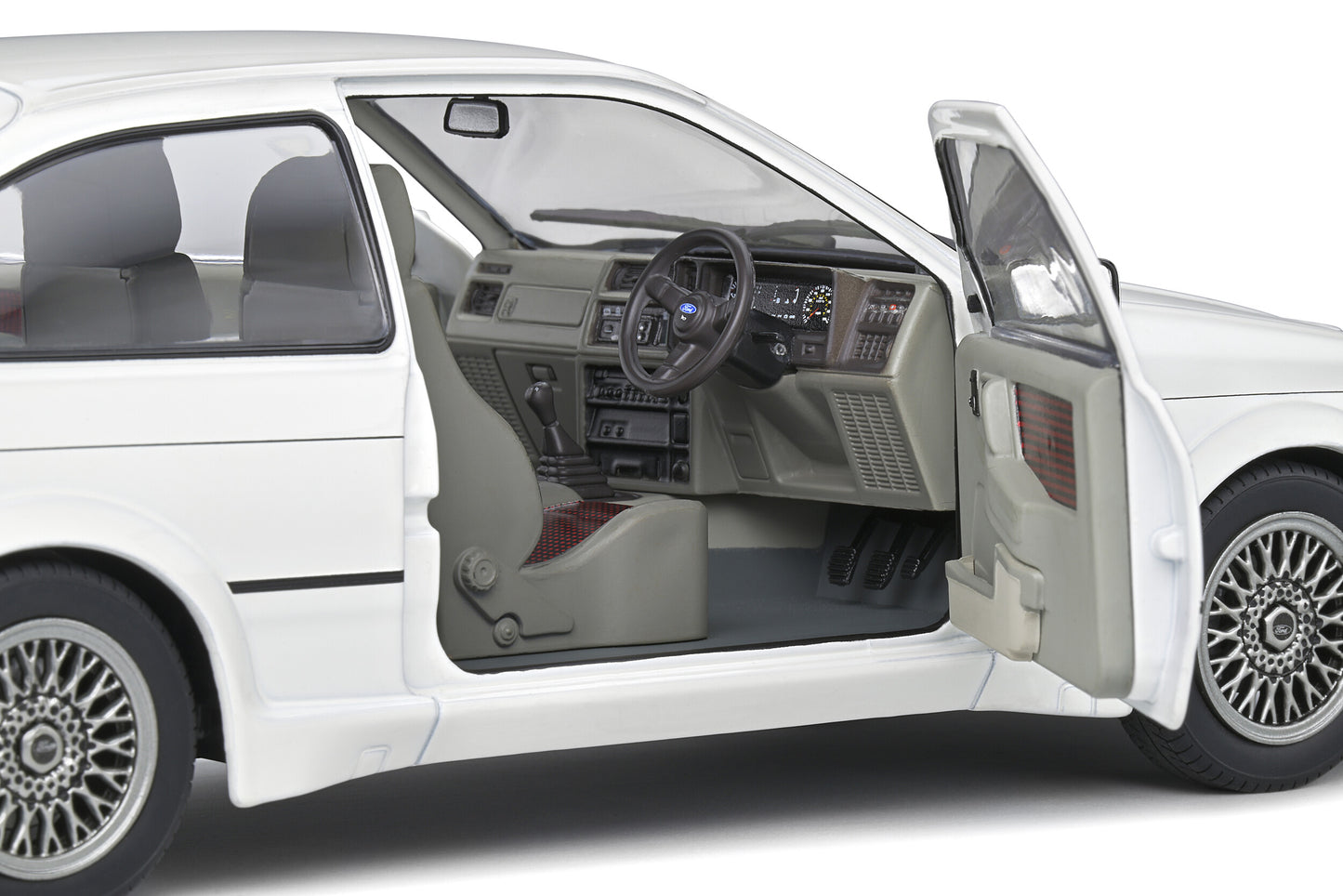 Ford Sierra Cosworth RS500 – Diamond white – 1987 1/18 Solido S1806104