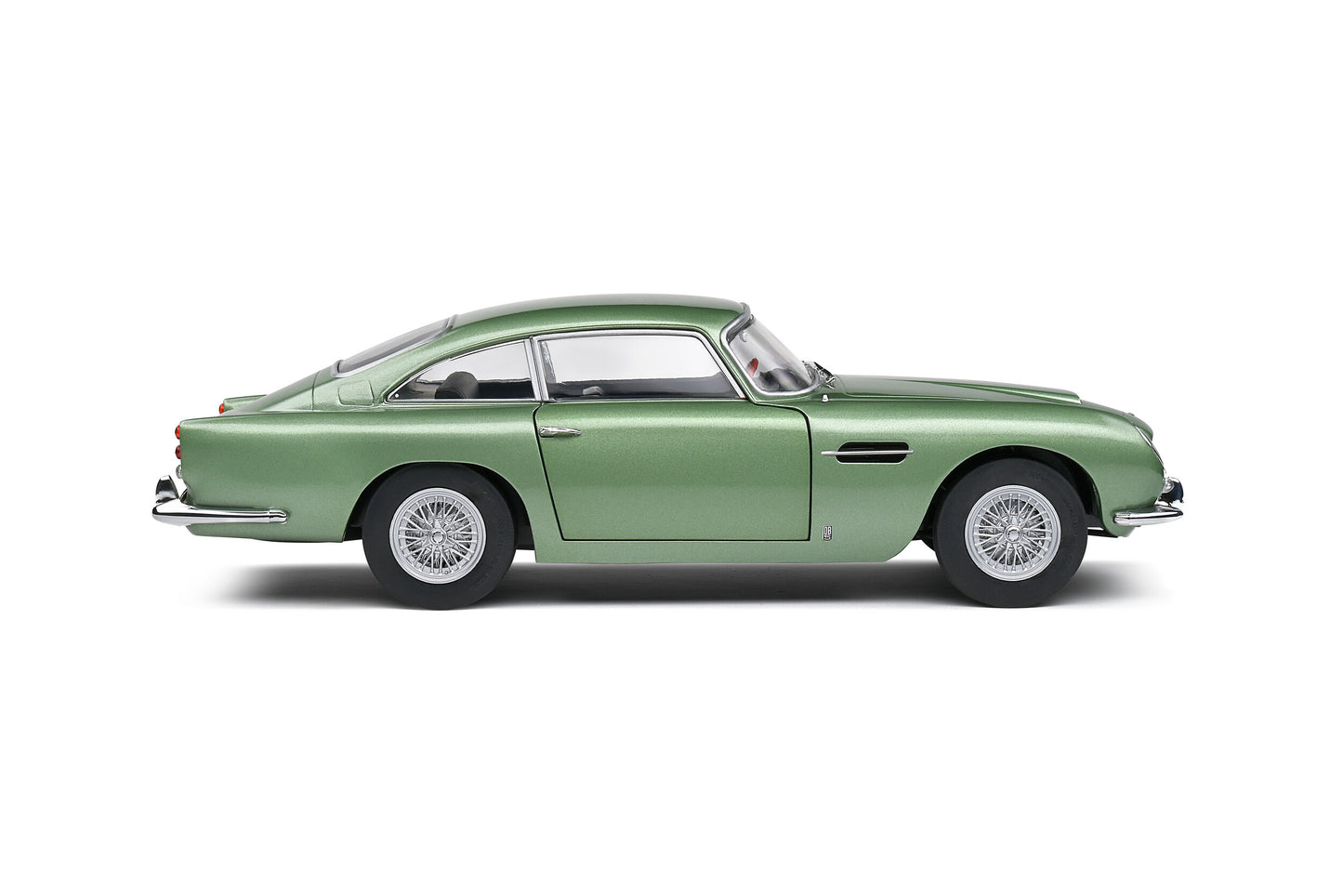 Aston Martin DB5 – Porcelain Green – 1964 1/18 Solido S1807102
