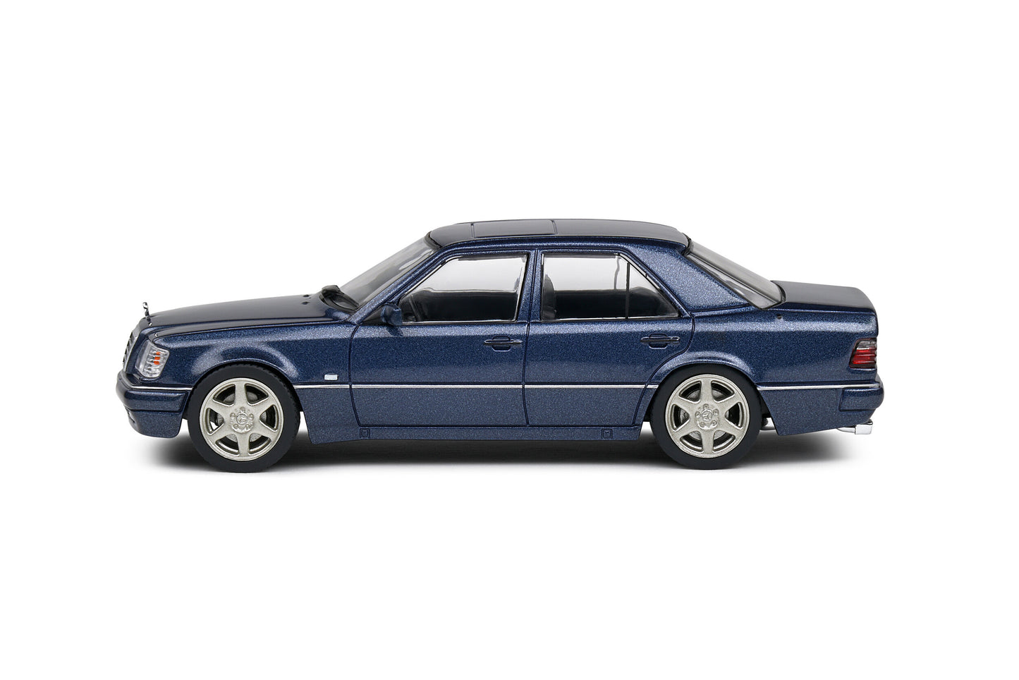 Mercedes-Benz W124 E60 AMG – Nautical Blue – 1994 1/43 Solido S4313203