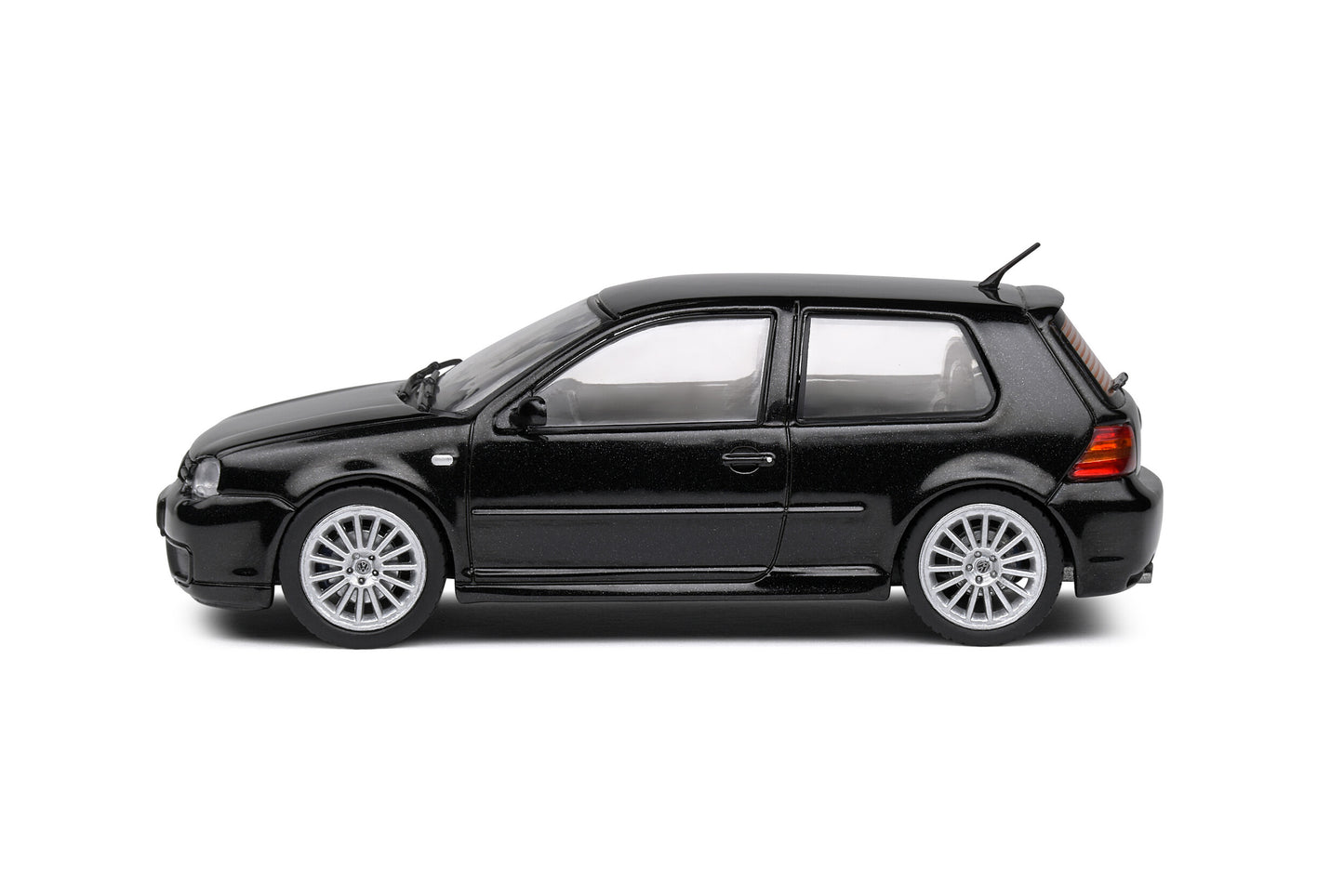 Volkswagen VW Golf IV R32 – Black Magic – 2003 1/43 Solido S4313603