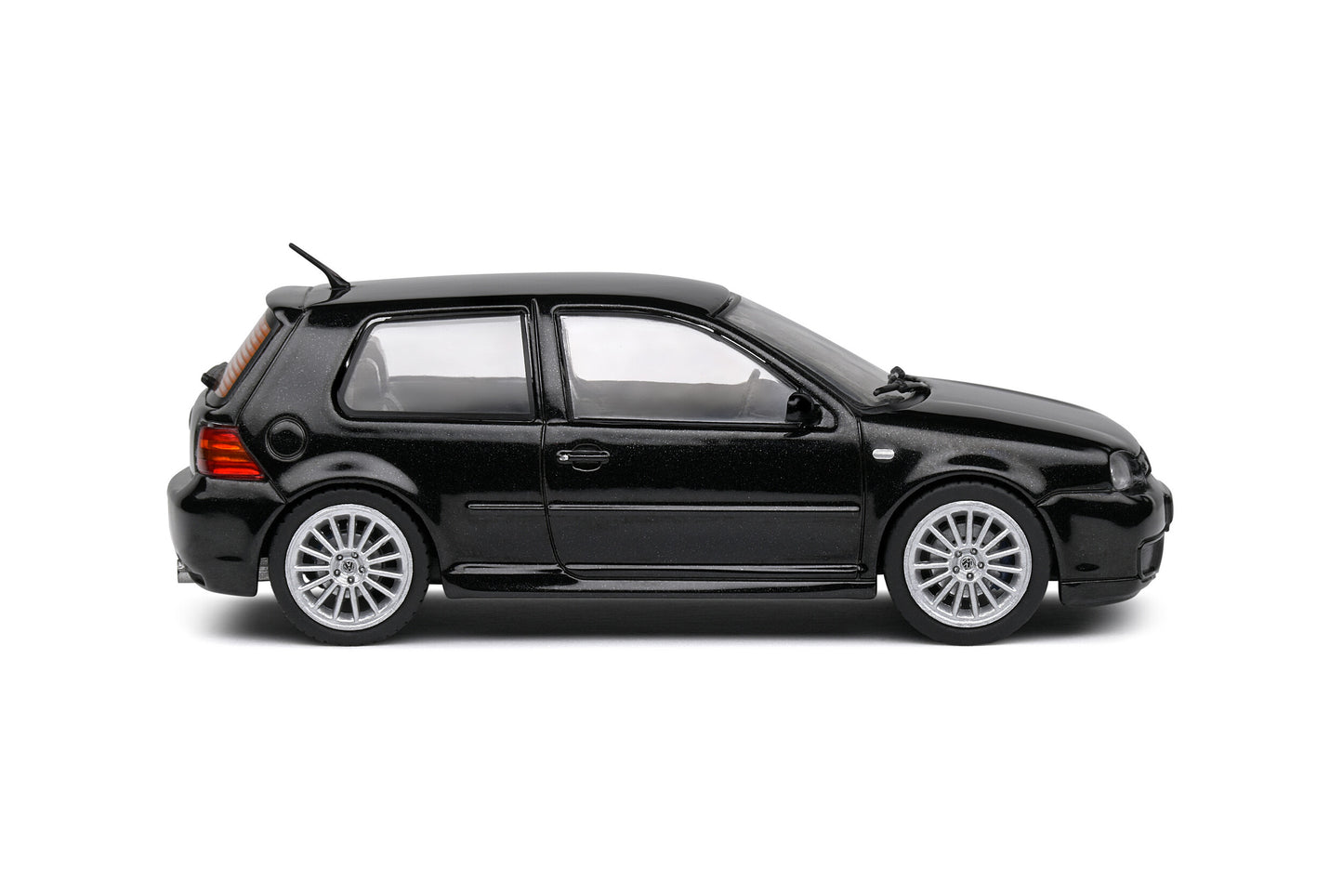 Volkswagen VW Golf IV R32 – Black Magic – 2003 1/43 Solido S4313603