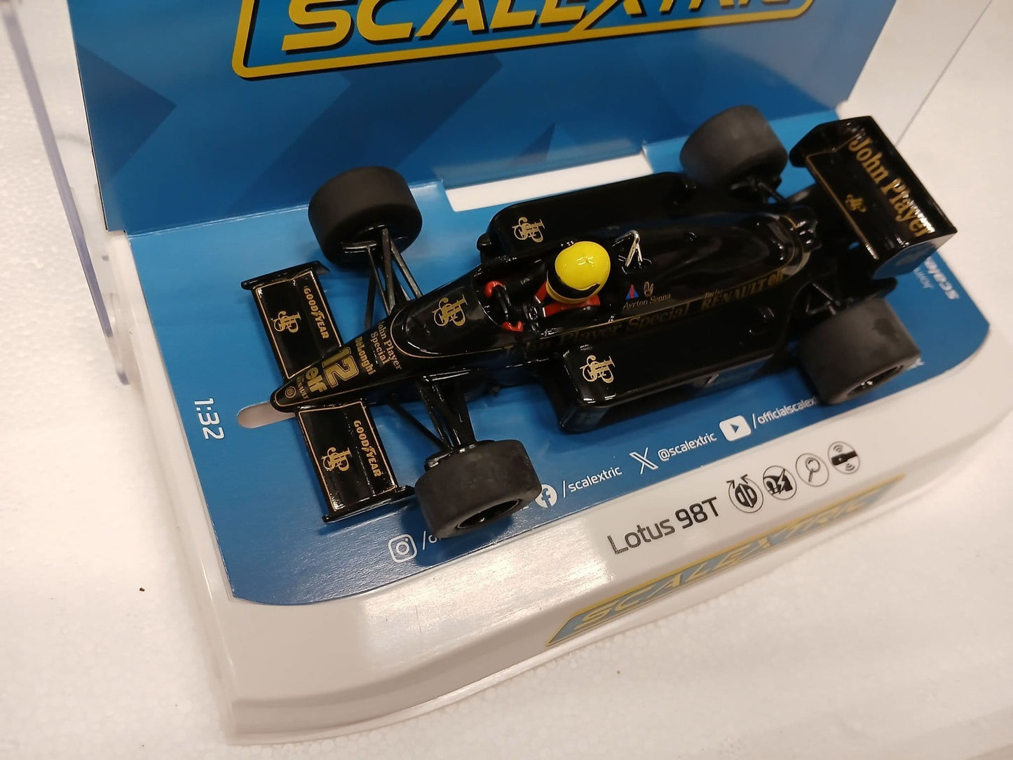 LOTUS 98T AYRTON SENNA 1/32 Scale Scalextric SCAC4529