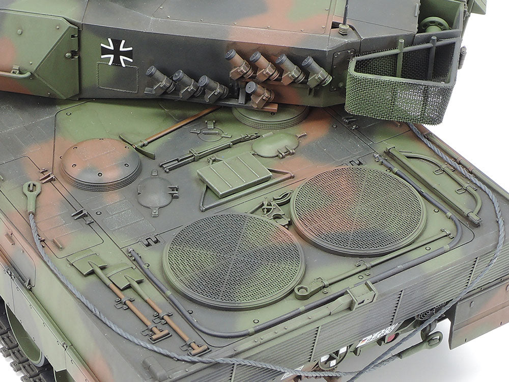 Leopard 2 A6 Main Battle Tank 1/35 Scale Tamiya 35271