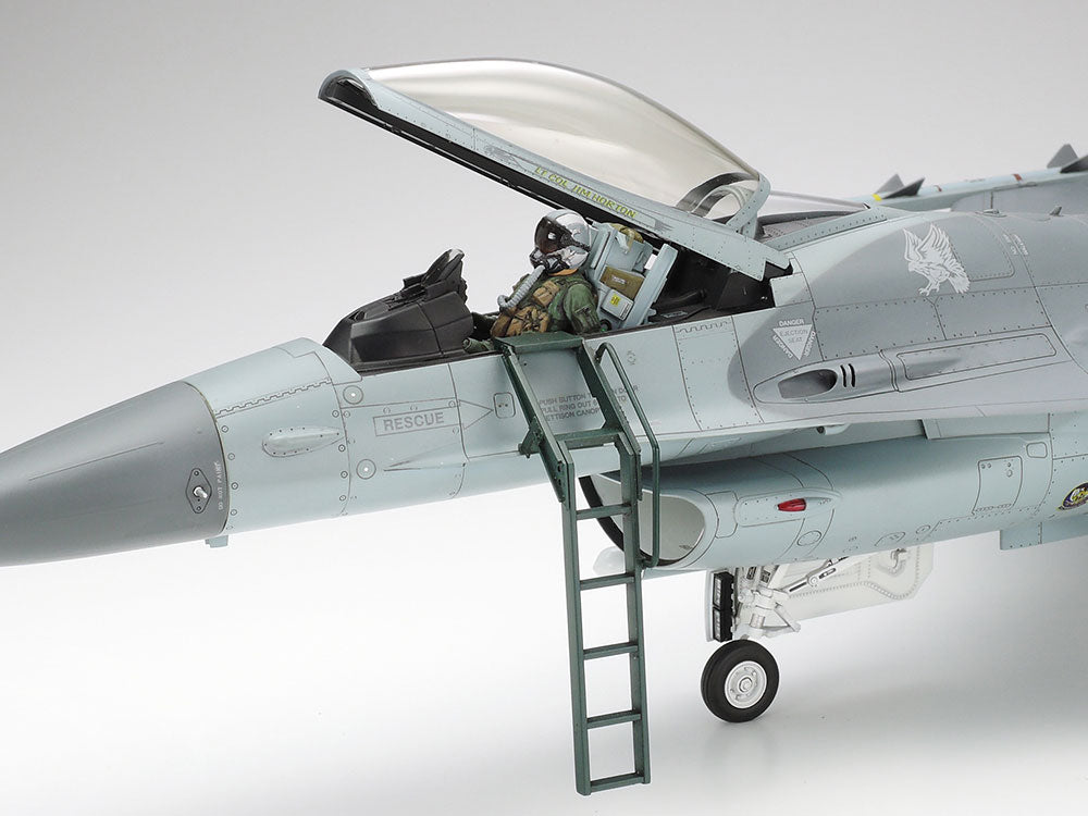 F-16CJ Fighting Falcon 1/32 Scale Tamiya 60315