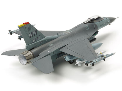 F-16CJ w/Full Equipment 1/72 Scale Tamiya 60788