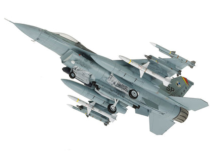 F-16CJ w/Full Equipment 1/72 Scale Tamiya 60788