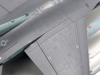 F-16CJ w/Full Equipment 1/72 Scale Tamiya 60788