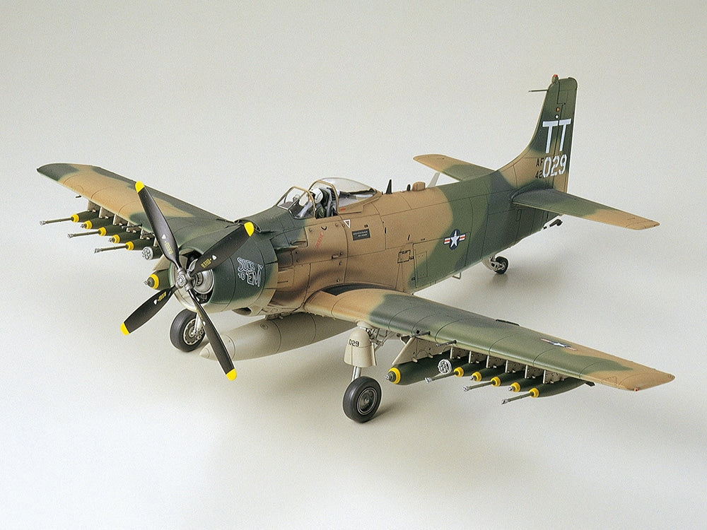 Douglas Skyraider A-1J USAF 1/48 Scale Tamiya 61073
