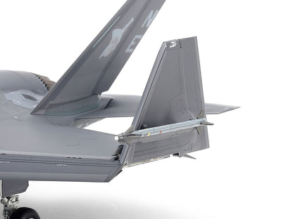 Lockhead Martin F-35C Lightning II1/48 Scale Tamiya 61127