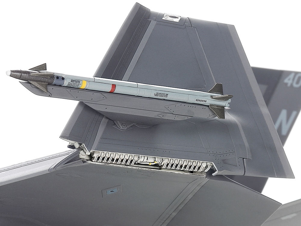 Lockhead Martin F-35C Lightning II1/48 Scale Tamiya 61127