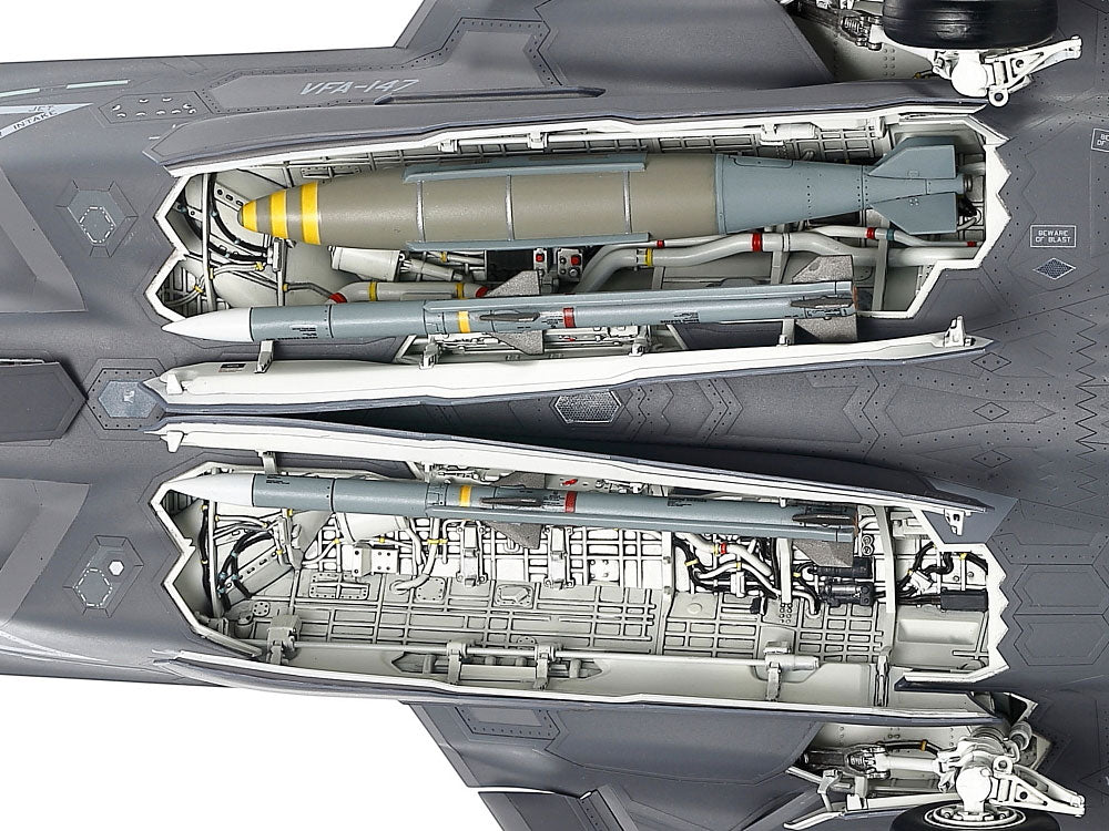 Lockhead Martin F-35C Lightning II1/48 Scale Tamiya 61127