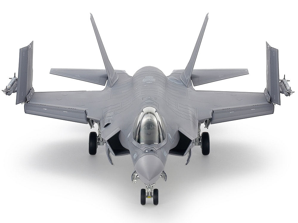 Lockhead Martin F-35C Lightning II1/48 Scale Tamiya 61127