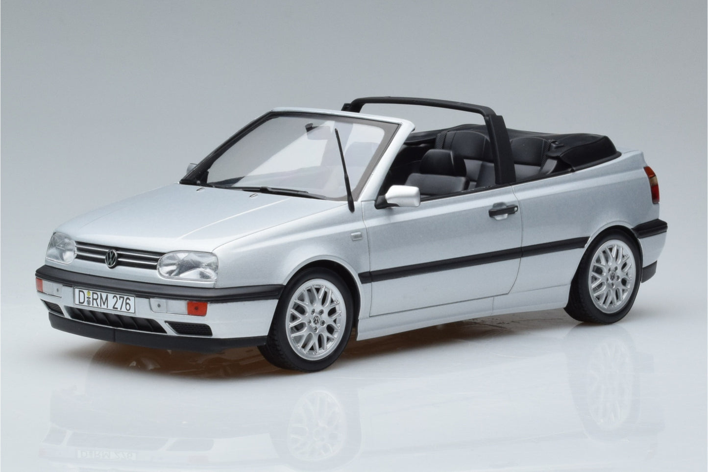 VW GOLF CABRIOLET  SILVER 1995 1/18 Scale NOREV MTDNOR188468